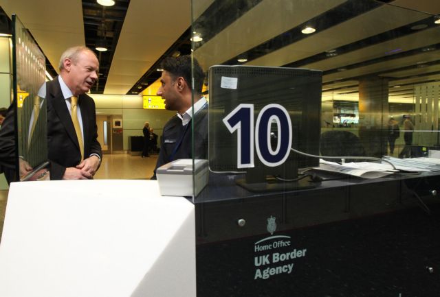 Σχέδιο για συνοριακούς ελέγχους σε «ευρω-κατάρρευση» προτείνει Βρετανίδα υπουργός